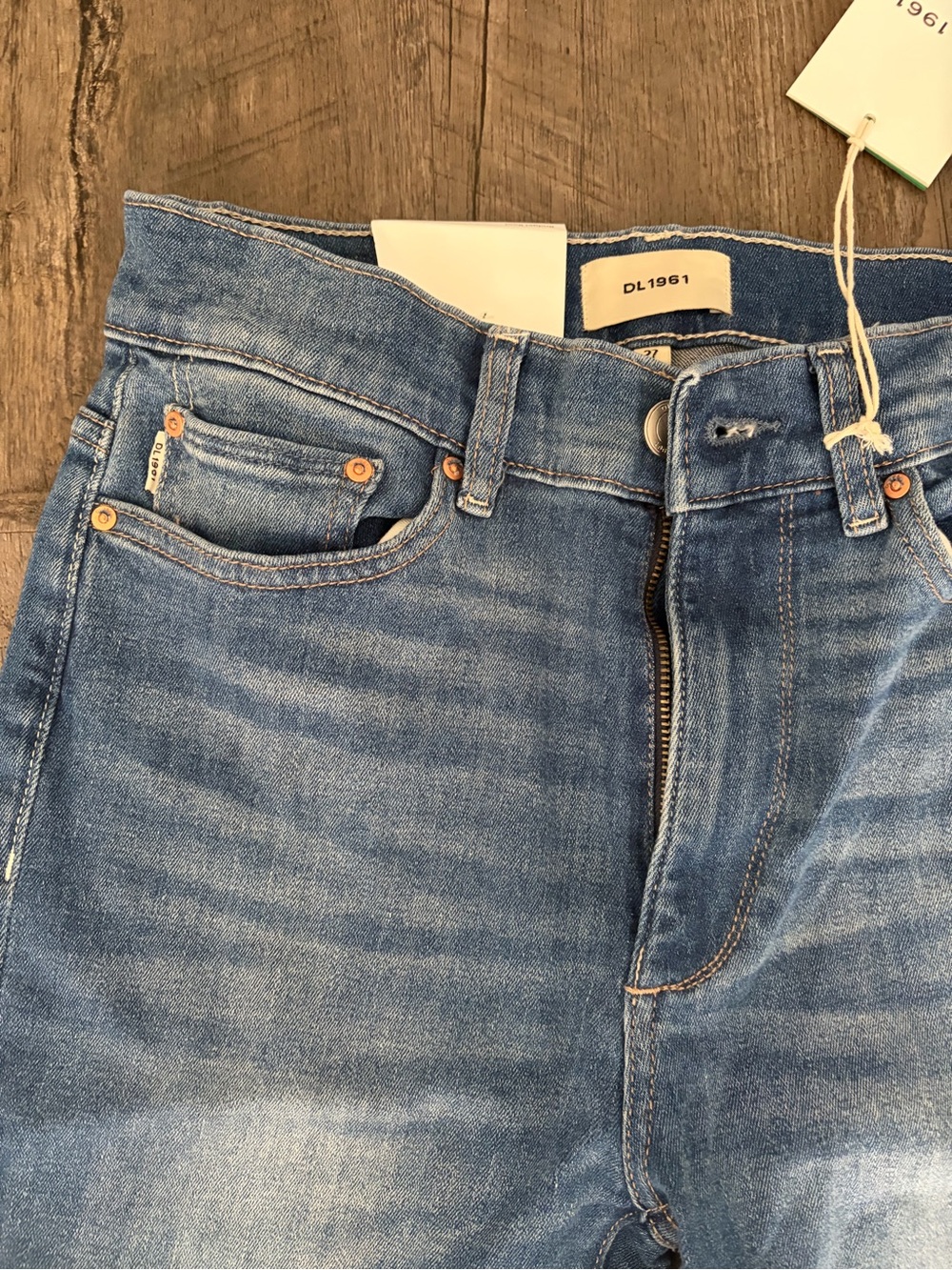 DL1961 Women’s Light Blue Slim Straight Jeans